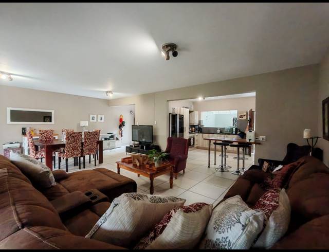 3 BEDROOM TOWNHOUSE FOR SALE IN THREE RIVERS PROPER